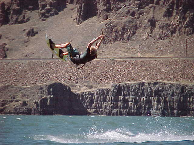 Hein unhooked and horizontal @ Gorge - Photographer 4Stringer