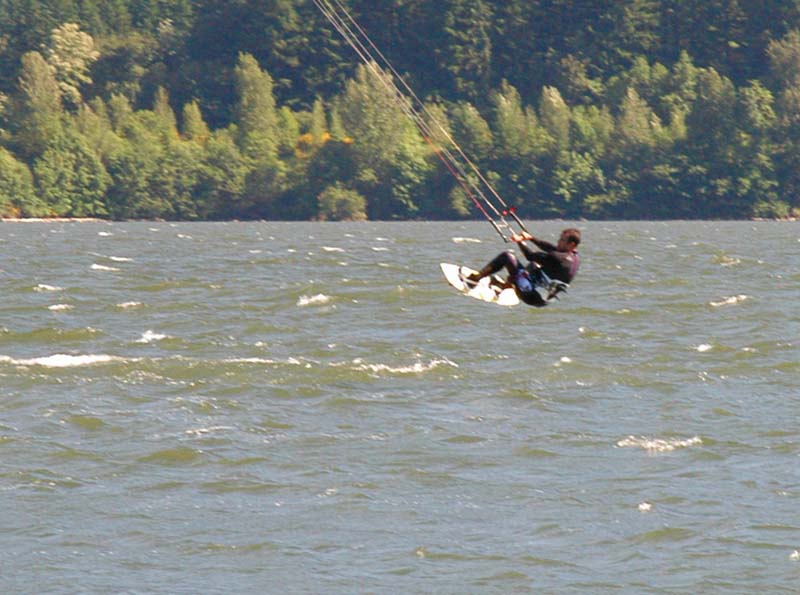 Feeling pressure to perform for the camera - Carl throws a back-roll kite-loop. Notice - lines aren't crossed.