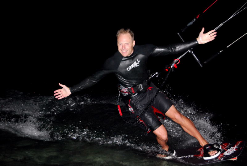 No hands necessary when you can throw huge kite loops