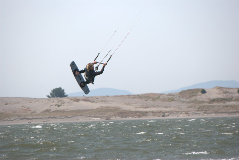 Glen10 throwing big backroll kiteloops