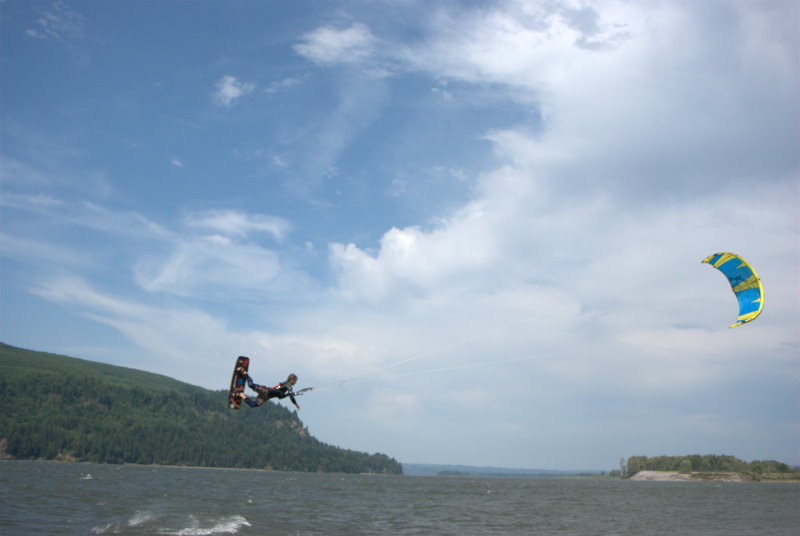 Alex entertains with kiteloops