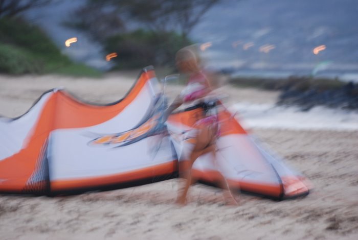 Getting dark. Awesome kite.