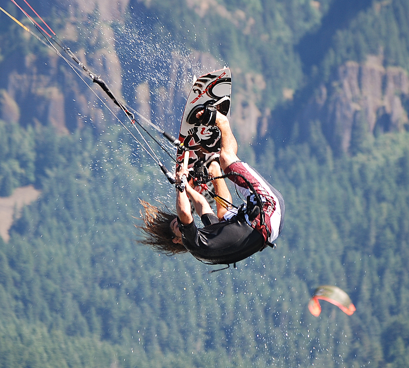 the cliffs in the background look HUGE in this pic!