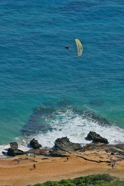 Winging into the beach at Sandy's from the top of Koko Crater.
