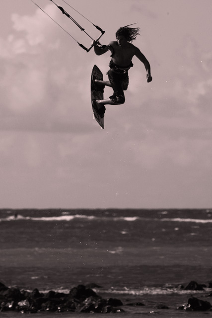 Jesse Richman goes one handed unhooked with his usual calm.