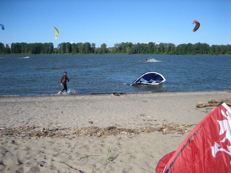 That dude needs some air in his kite!!